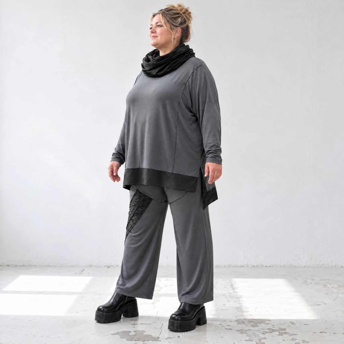 Wintershirt aus weichem Jersey mit Rollkragen Vokuhila Schnitt Taft und Seitenschlitzen