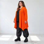 Oranger Baumwollcardigan in A-Linie mit leichter Glockenform aus weichem Feinstrick
