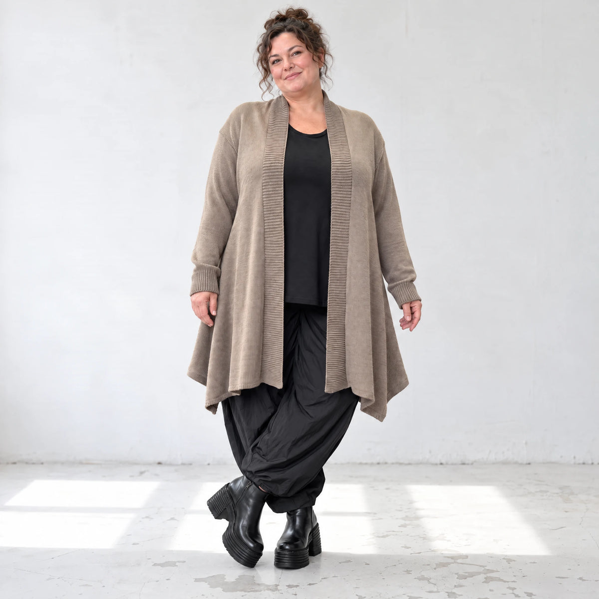 Taupe Strickcardigan in Glockenform mit Stehkragen Seitentaschen Baumwollstretch