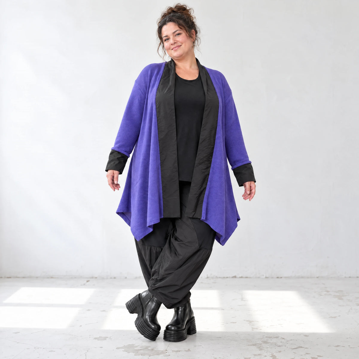 Cardigan in Violett aus Baumwollstrick mit Stehkragen in A-Linie weich und wärmend