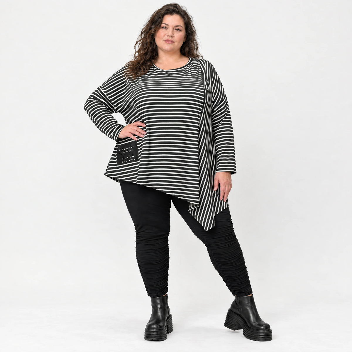 Langarmshirt in Schwarz/Weiß mit Zipfelsaum aus warmem Stretchjersey Made in Italy