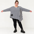 Langarmshirt in Dunkelblau/Weiß aus weichem Stretchjersey mit asymmetrischem Zipfelsaum