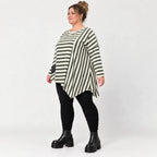 Langarmshirt in Creme/Dunkelgrün mit asymmetrischem Zipfelsaum aus weichem Stretchjersey