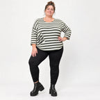 Shirt in Creme/Dunkelgrün aus weichem Stretchjersey mit 7/8-Arm und aufgesetzten Taschen