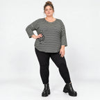 Shirt aus weichem Stretchjersey in Schwarz/Weiß mit 7/8-Arm und gerundetem Schnitt