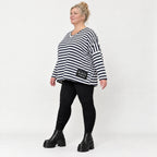 Langarmshirt in Dunkelblau/Weiß aus weichem Jersey mit V-Ausschnitt und kastiger Passform