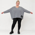Langarmshirt in Dunkelblau/Weiß aus weichem Jersey mit V-Ausschnitt und kastiger Passform