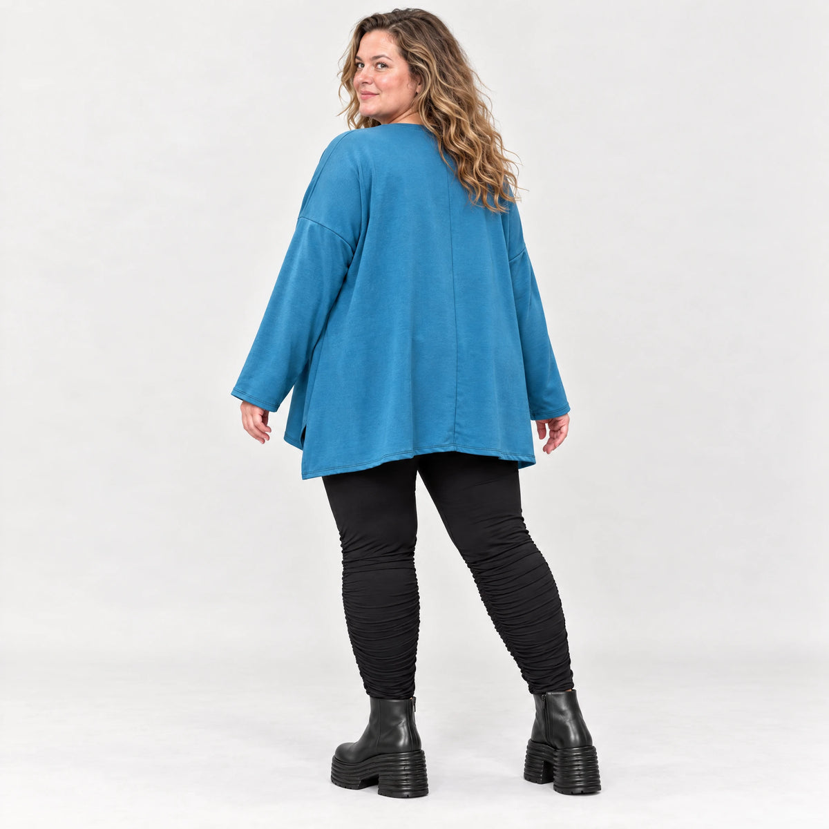 Blaues Langarmshirt aus warmem Stretchjersey mit Rundhalsausschnitt in lässiger A-Linie