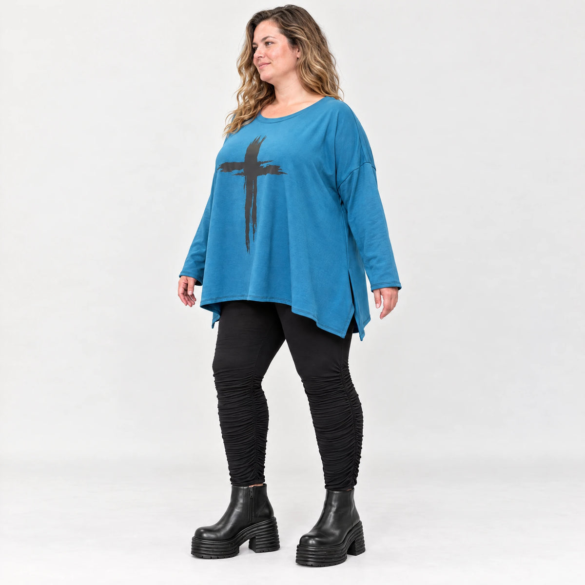 Blaues Langarmshirt aus warmem Stretchjersey mit Rundhalsausschnitt in lässiger A-Linie