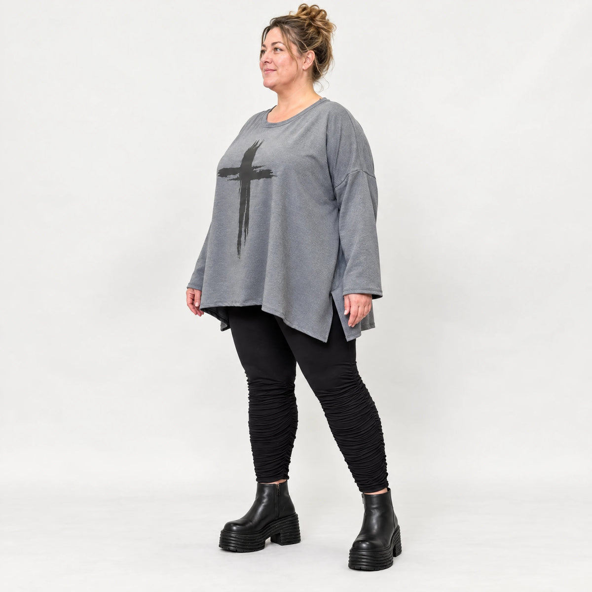 Langarmshirt in Grau mit fließender A-Linie und Rundhalsausschnitt aus weichem Jersey