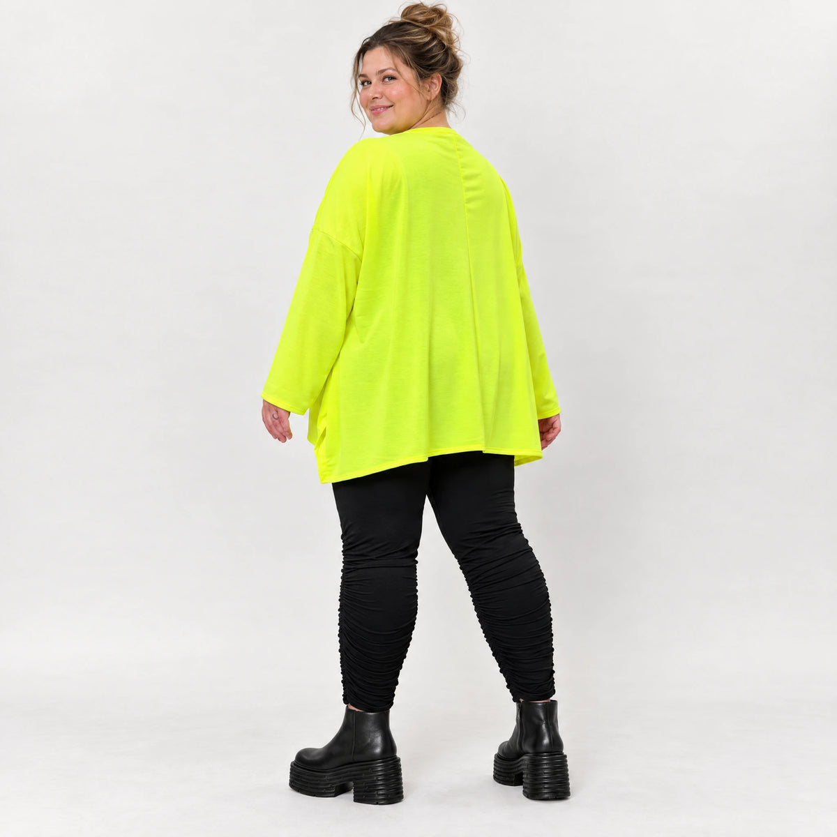 Langarmshirt in Neongelb aus weichem Baumwolljersey mit Rundhalsausschnitt und A-Linie