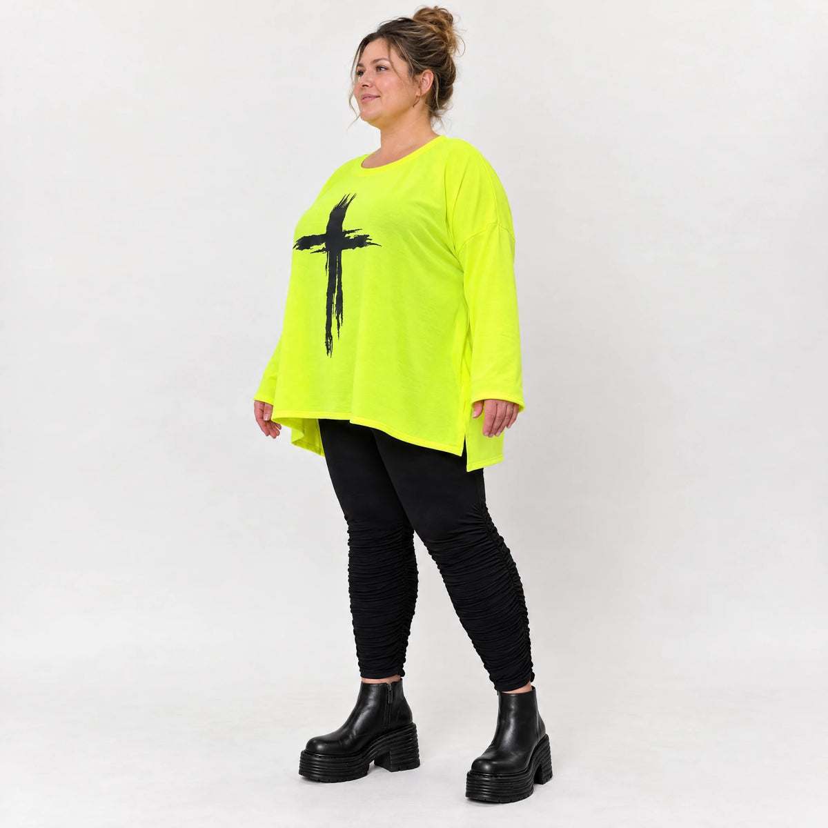 Langarmshirt in Neongelb aus weichem Baumwolljersey mit Rundhalsausschnitt und A-Linie