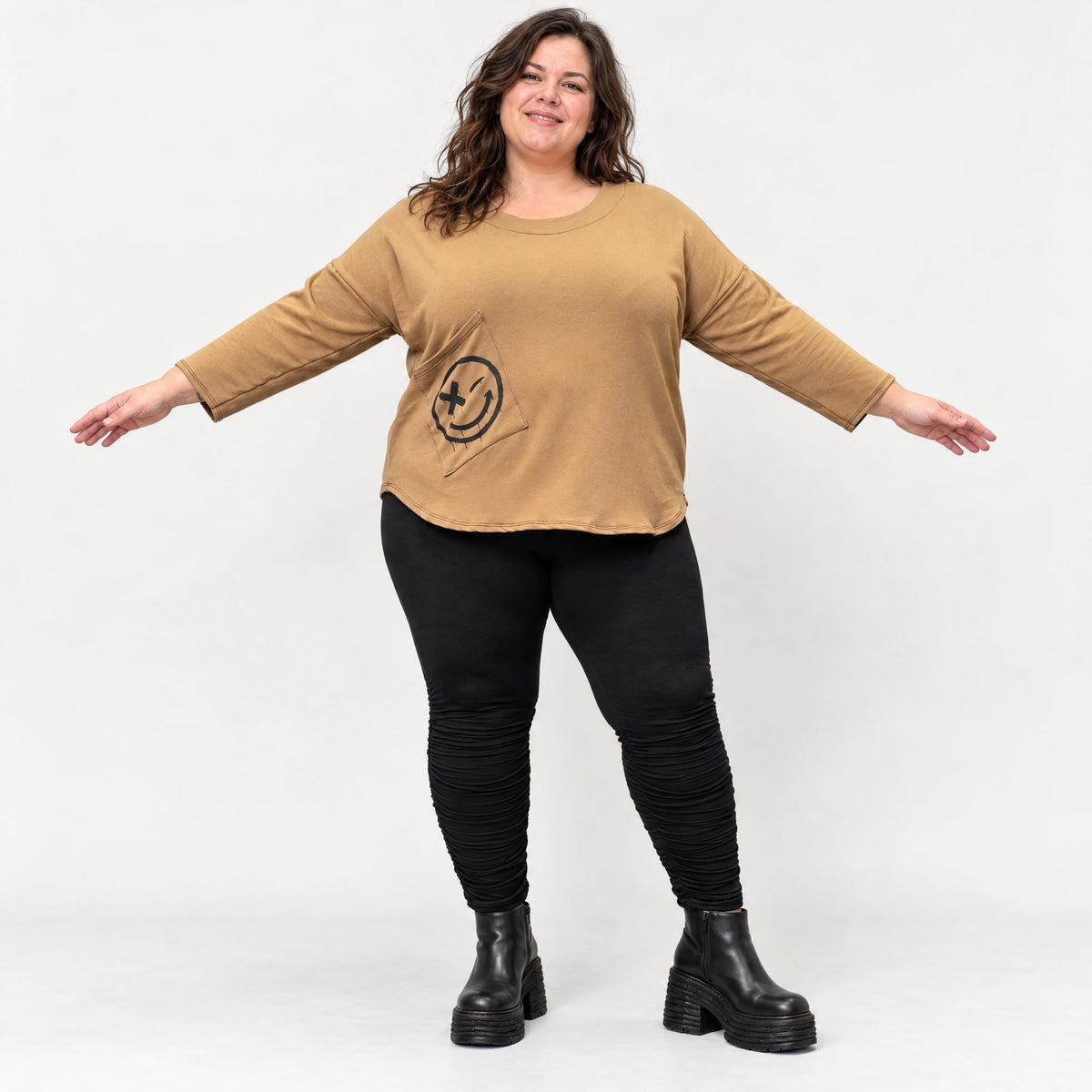 Basic Shirt in Camel aus weichem Stretchjersey mit 7/8-Arm und gerundeter Schnittform