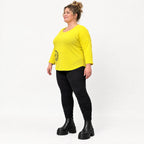 Shirt in leuchtendem Gelb aus weichem Stretchjersey mit Rundhalsausschnitt und 7/8-Arm