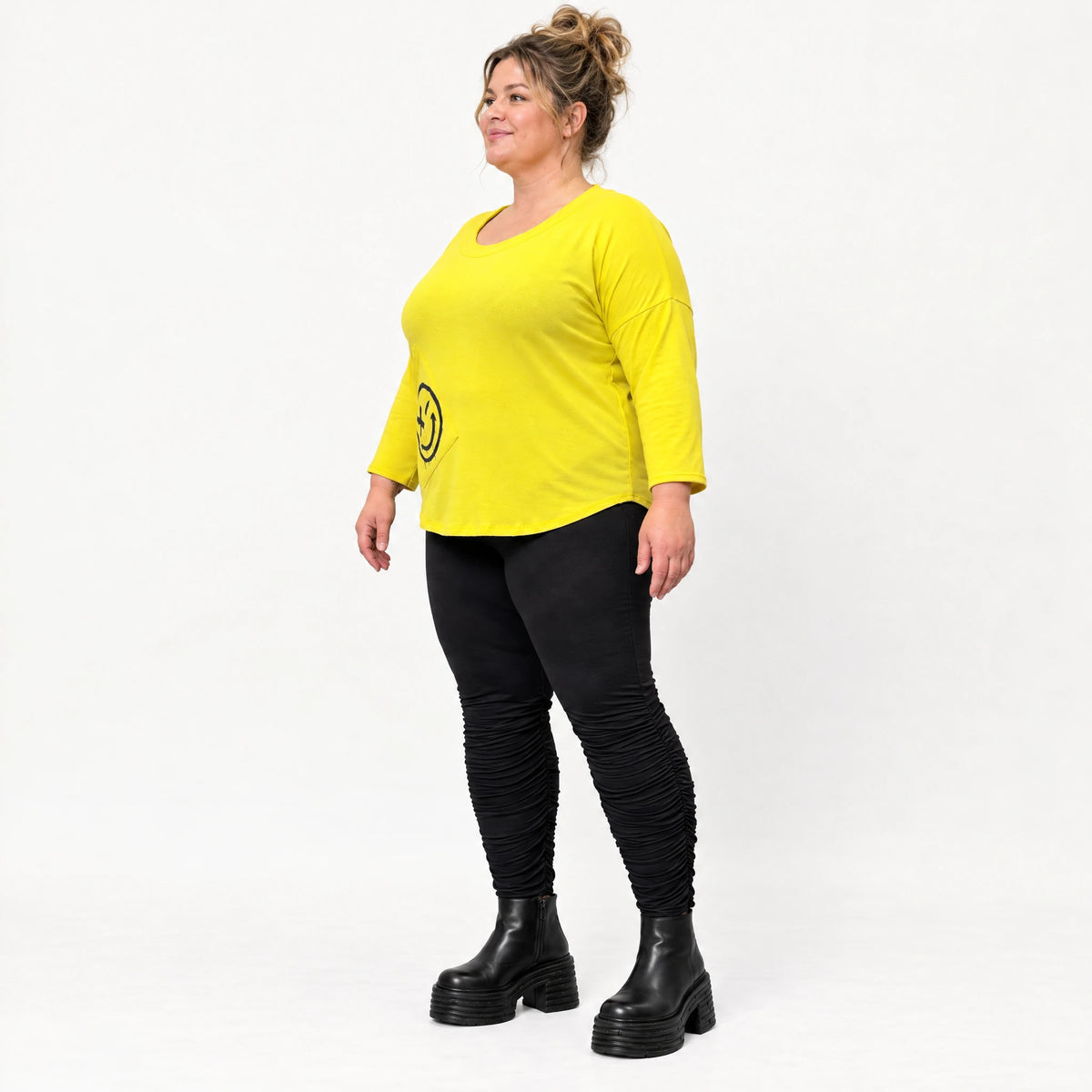 Shirt in leuchtendem Gelb aus weichem Stretchjersey mit Rundhalsausschnitt und 7/8-Arm