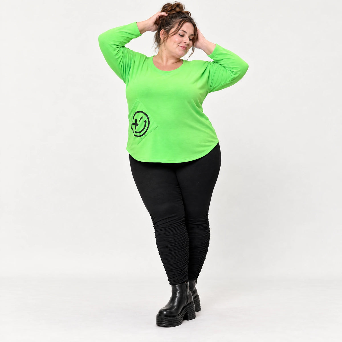 Grünes Shirt aus Stretchjersey mit Rundhalsausschnitt 7/8-Arm und aufgesetzten Taschen