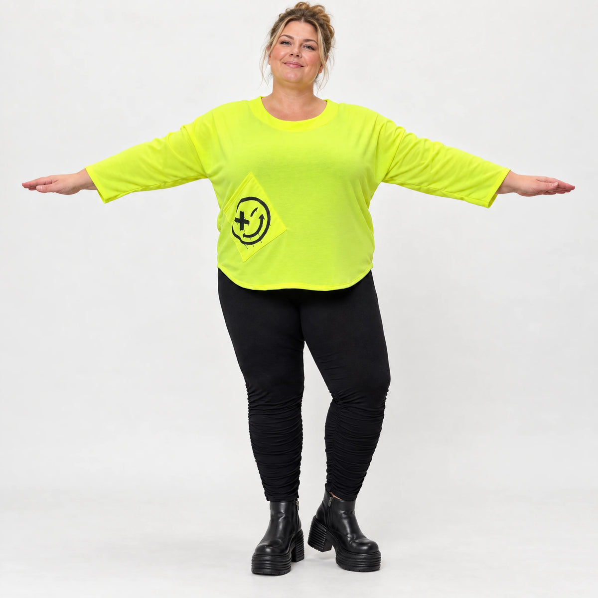 Neongelbes Shirt aus weichem Baumwolljersey mit Rundhalsausschnitt 7/8-Arm und Taschen