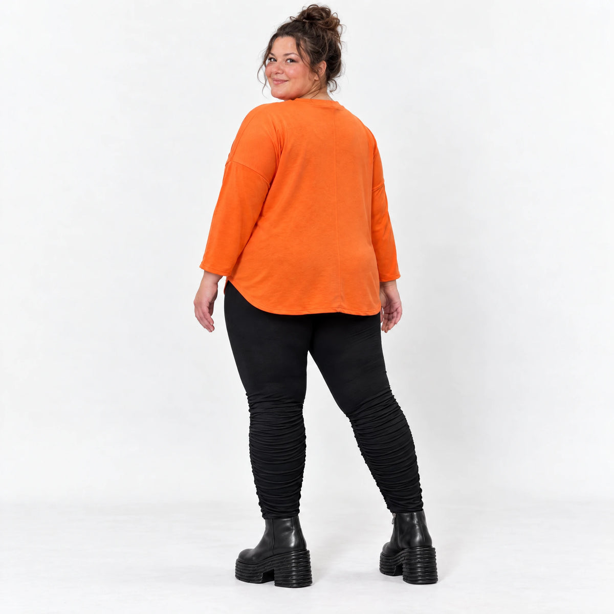 Shirt in Orange mit Rundhalsausschnitt 7/8-Arm und aufgesetzten Taschen aus Stretchjersey