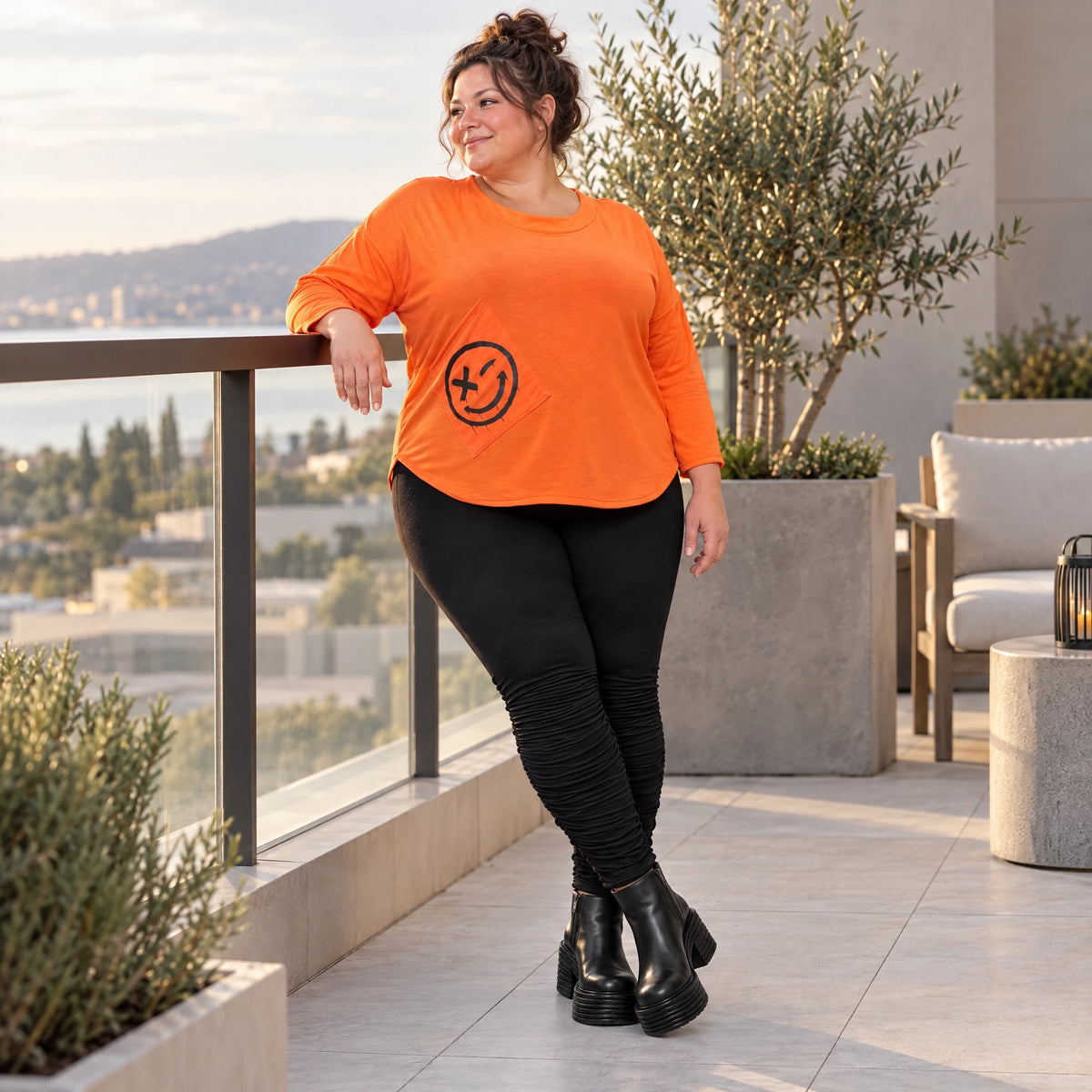 Shirt in Orange mit Rundhalsausschnitt 7/8-Arm und aufgesetzten Taschen aus Stretchjersey