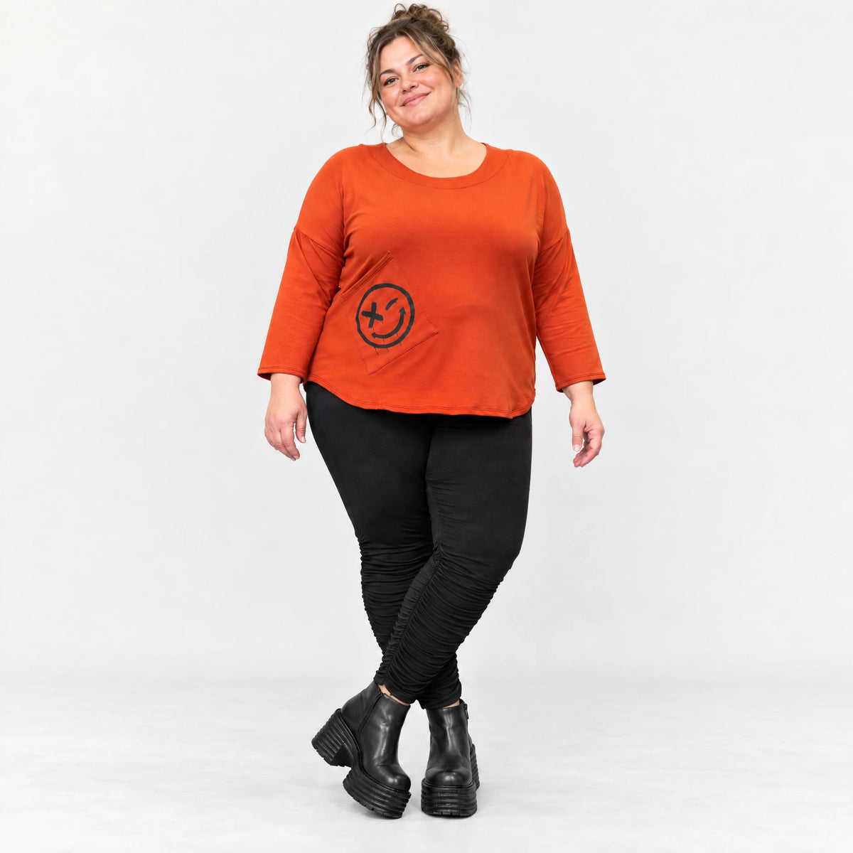 Shirt in Orange aus weichem Stretchjersey mit gerundetem Saum und aufgesetzten Taschen