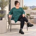 Langarmshirt in Dunkelgrün mit asymmetrischem Zipfelsaum aus feinem weichem Stretchjersey