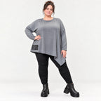 Langarmshirt in Grau mit asymmetrischem Schnitt und Zipfelsaum aus weichem Stretchjersey