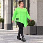 Langarmshirt in frischem Grün mit asymmetrischem Zipfelsaum aus weichem Stretchjersey