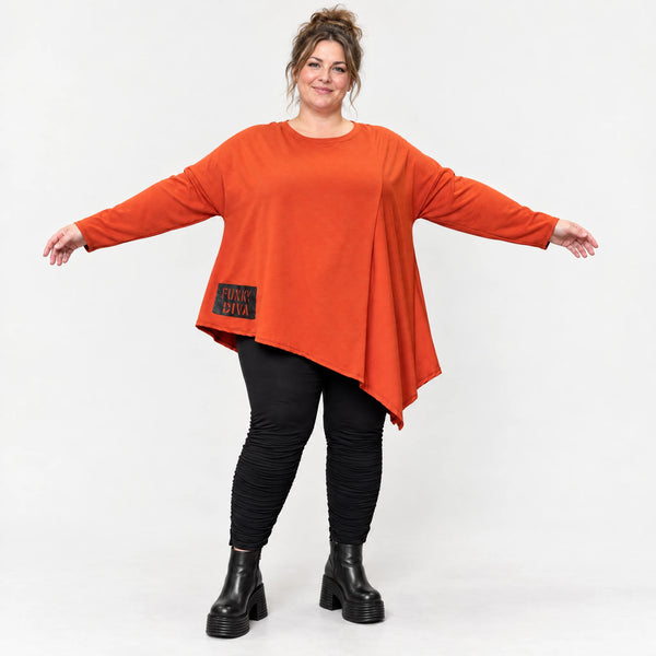 Langarmshirt in kräftigem Orange mit asymmetrischem Zipfelsaum aus weichem Stretchjersey