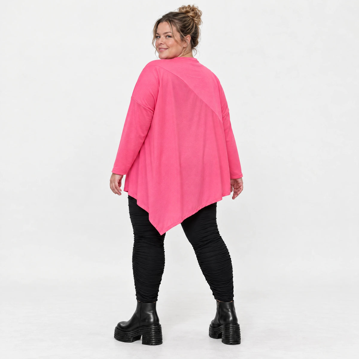Langarmshirt in frischem Pink mit asymmetrischem Zipfelsaum aus weichem Stretchjersey