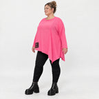 Langarmshirt in frischem Pink mit asymmetrischem Zipfelsaum aus weichem Stretchjersey