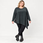 Schwarzes Langarmshirt mit asymmetrischem Zipfelsaum in warmem Stretchjersey aus Italien