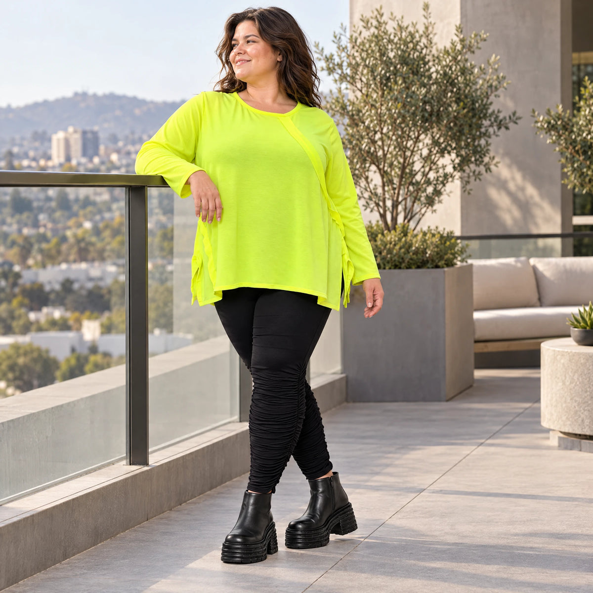 Langarmshirt in Neongelb aus feinem Stretchjersey mit Baumwolle und schmeichelnder A-Linie