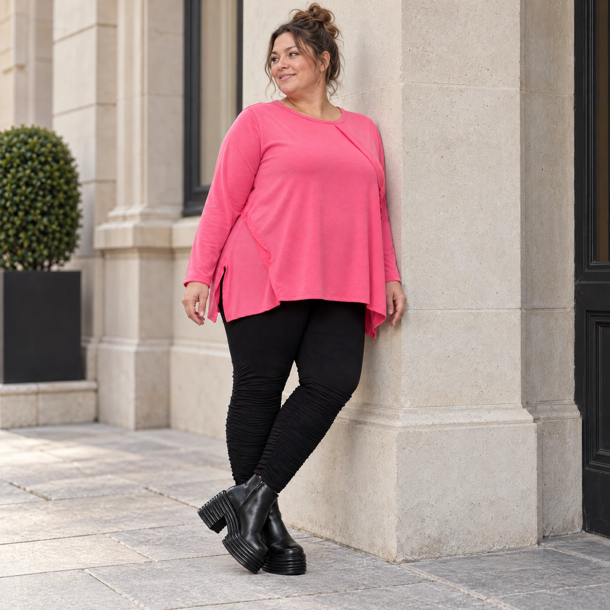 Pinkes Langarmshirt aus weichem Stretchjersey mit Rundhalsausschnitt und lässiger A-Linie