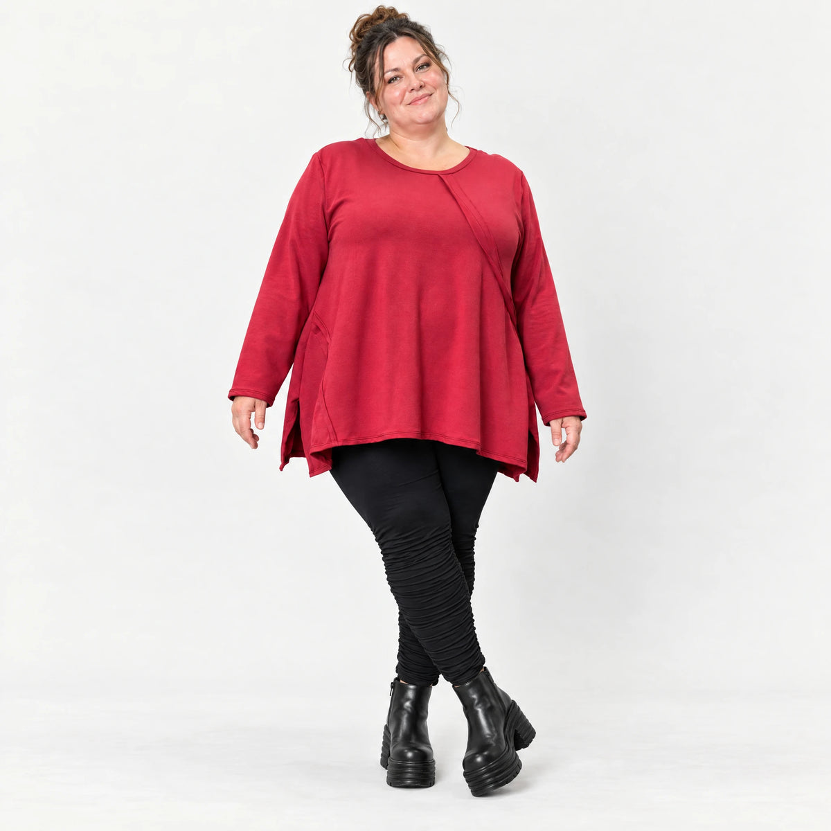 Rotes Langarmshirt mit fließender A-Linie aus weichem Stretchjersey gefertigt in Italien