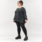 Schwarzes Langarmshirt Basic in fließender A-Linie aus weichem Stretchjersey aus Italien