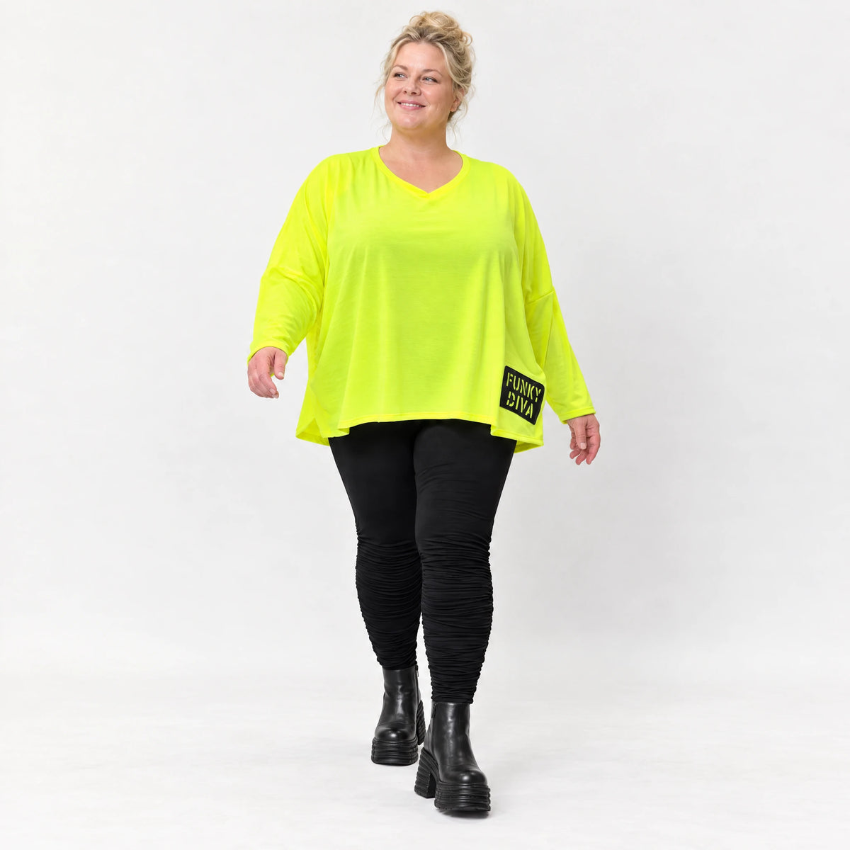Lässiges Langarmshirt in leuchtendem Neongelb mit V-Ausschnitt aus weichem Stretchjersey