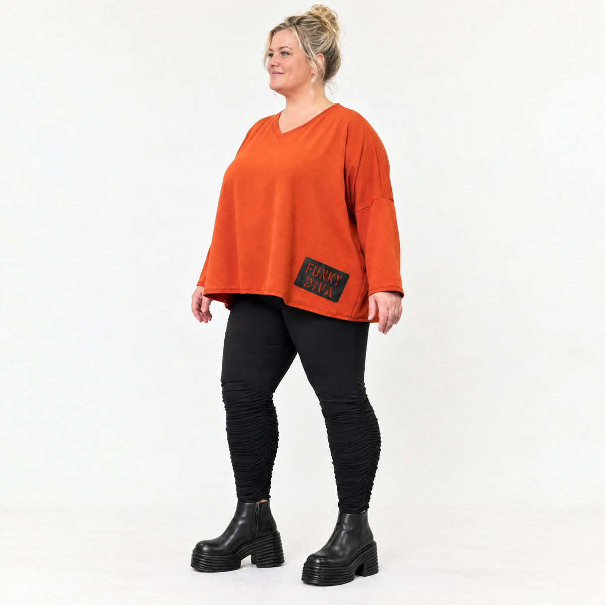 Langarmshirt in Orange aus weichem Stretchjersey mit V-Ausschnitt und kastiger Passform