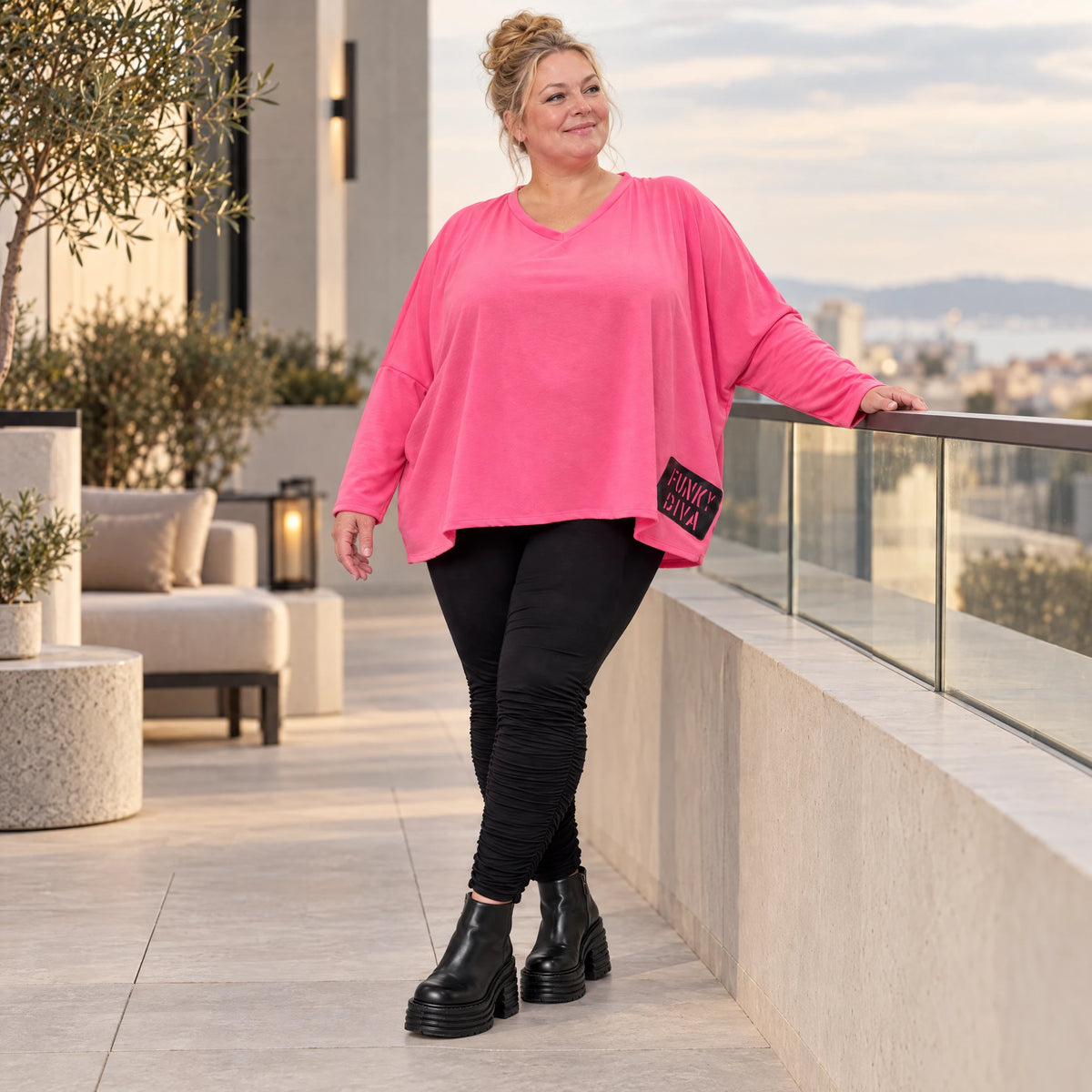 Langarmshirt in Pink aus weichem Stretchjersey mit V-Ausschnitt und kastiger Silhouette