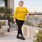 Flauschiges Feinstrickshirt in sonnigem Gelb mit Rundhals und aufgesetzten Taschen