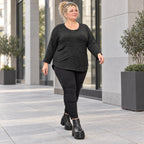 Feinstrickshirt aus Italien in Schwarz/Weiß mit flauschigem Garn und aufgesetzten Taschen