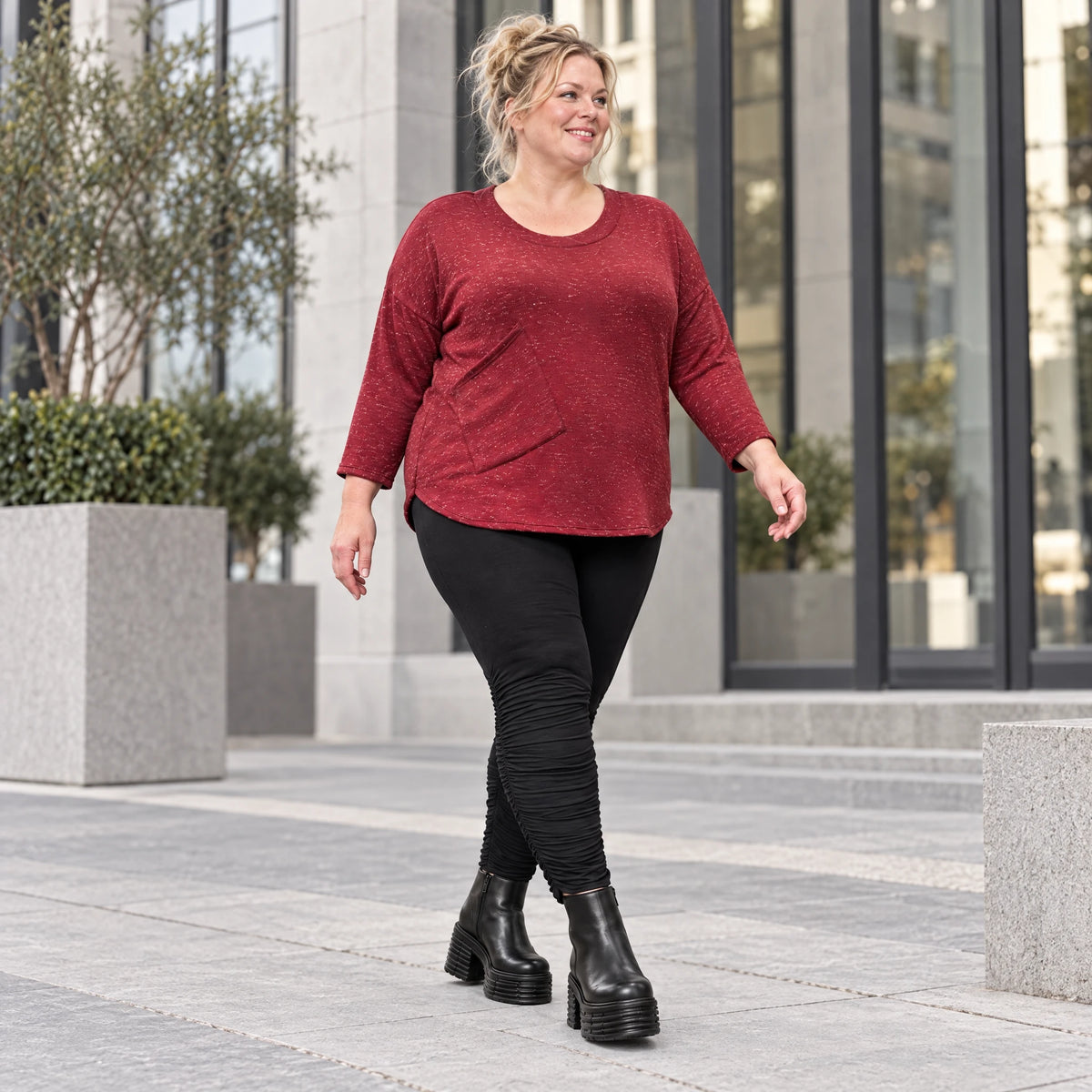 Langarmshirt aus flauschigem Feinstrick in Rot/Weiß mit Rundhalsausschnitt und Taschen