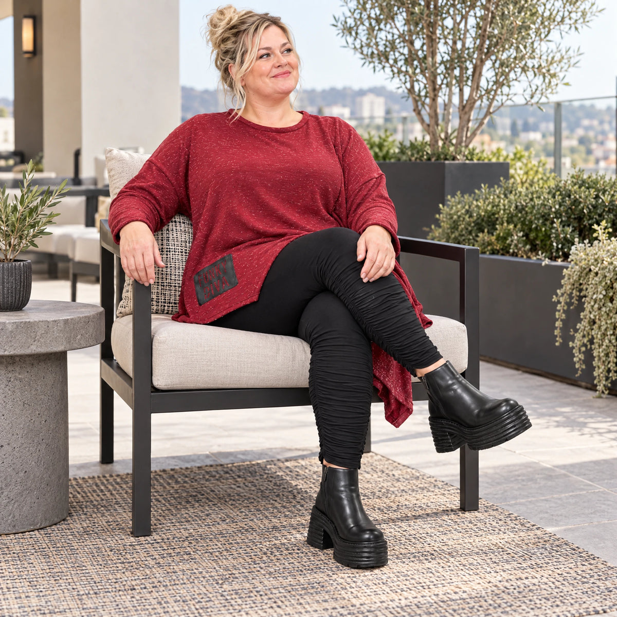 Strickshirt in Rot/Weiß Melange mit asymmetrischem Zipfelsaum aus flauschigem Feinstrick
