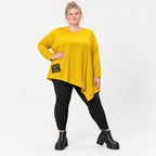 Feinstrickshirt in Gelb mit asymmetrischem Zipfelsaum Langarm und Rundhalsausschnitt