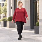 Flauschiges Feinstrickshirt in Rot/Weiß mit Rundhalsausschnitt und A-Linie aus Italien