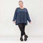 Langarmshirt aus flauschigem Feinstrick in Blau/Weiß mit A-Linie und Rundhalsausschnitt