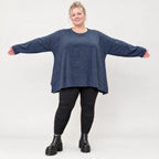 Langarmshirt aus flauschigem Feinstrick in Blau/Weiß mit A-Linie und Rundhalsausschnitt