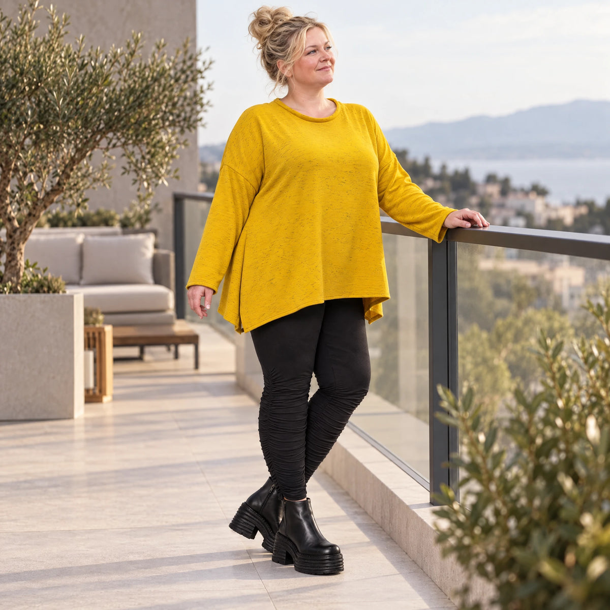 Flauschiges Feinstrickshirt in leuchtendem Gelb mit Stretchanteil und fließender A-Linie