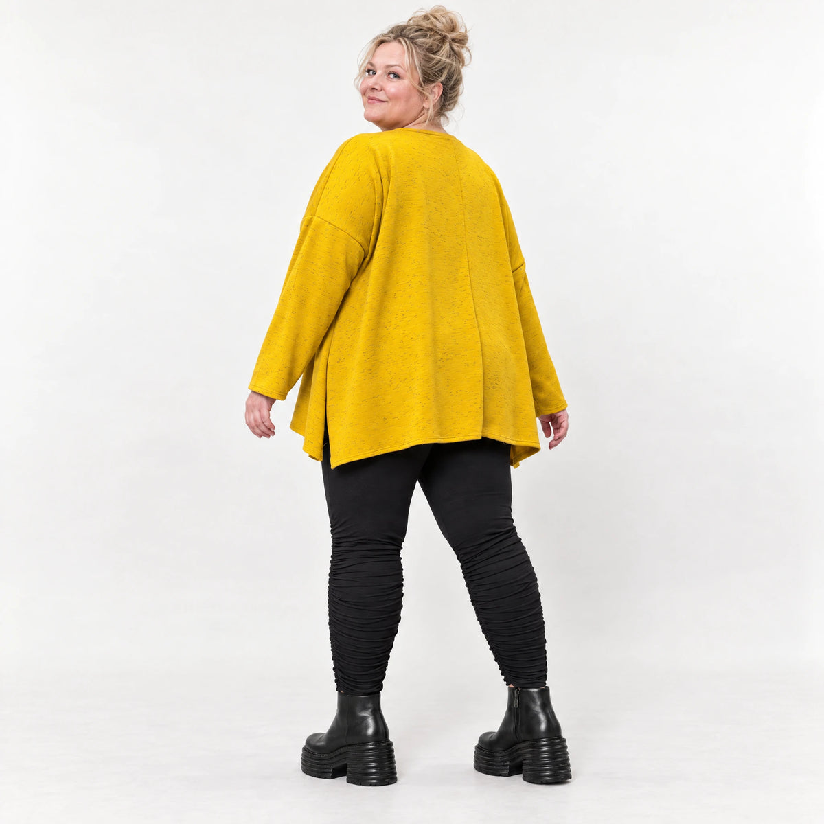 Flauschiges Feinstrickshirt in leuchtendem Gelb mit Stretchanteil und fließender A-Linie