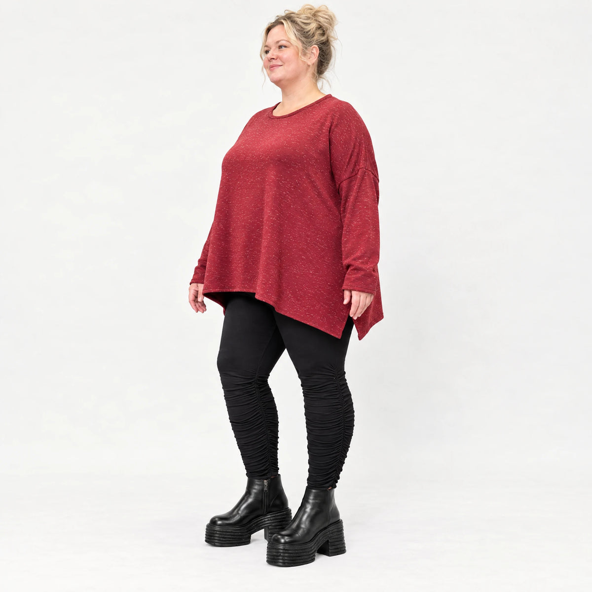 Feinstrickshirt in Rot/Weiß mit flauschigem Garn in A-Linie und Rundhalsausschnitt