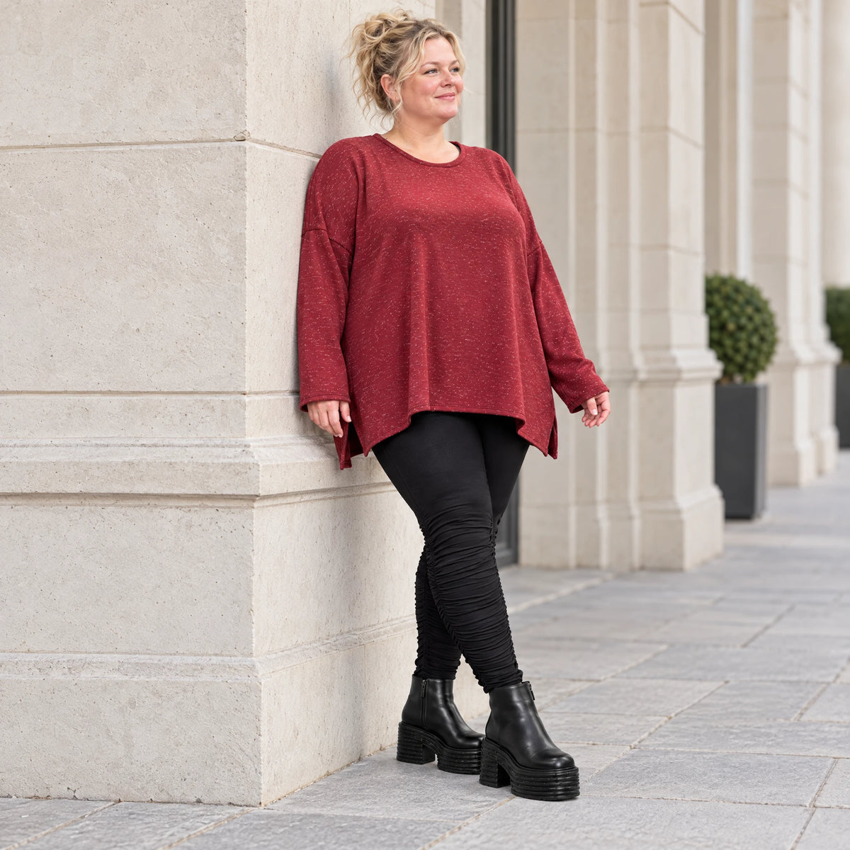 Feinstrickshirt in Rot/Weiß mit flauschigem Garn in A-Linie und Rundhalsausschnitt